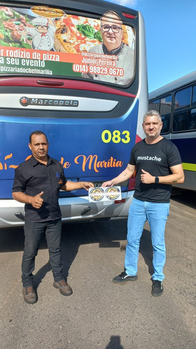 Grande Marília adere à campanha ‘Eu Freio para Animais’ e leva Pituco para a frota de ônibus